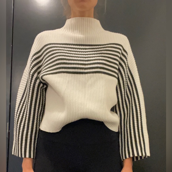 Mock neck sweater - Picture 2 of 3